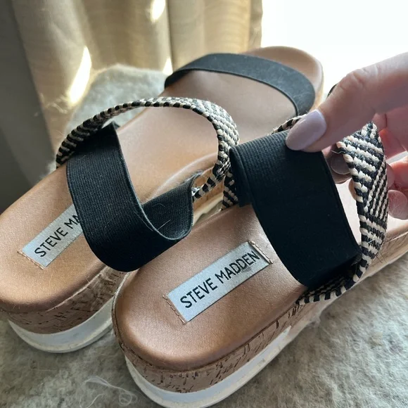 Steve Madden block sandals - Picture 3 of 3
